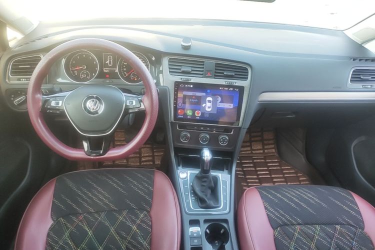 Volkswagen Golf 2018 car image #10