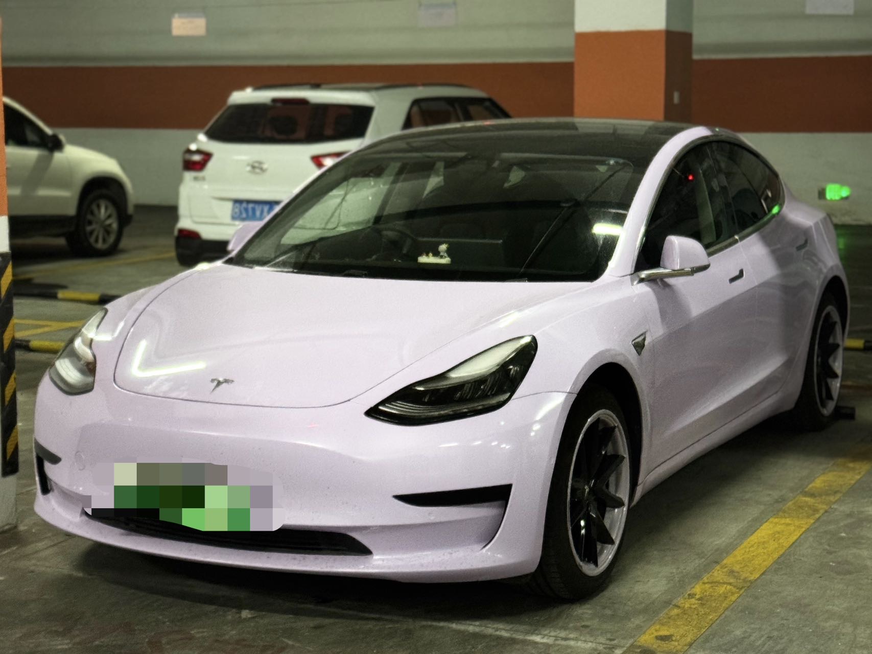 Tesla Model 3 2020 car image 