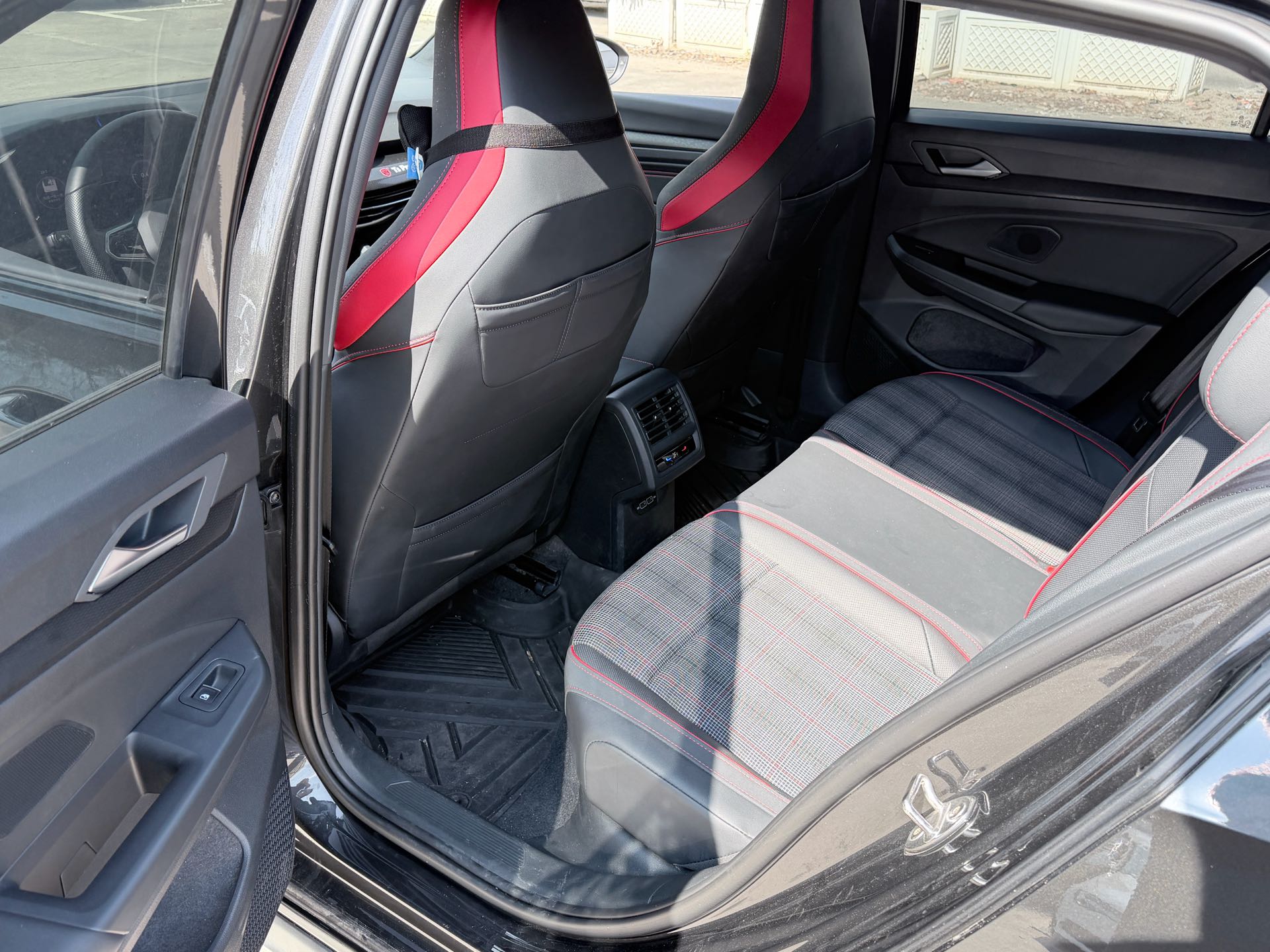 Volkswagen GolfGTI 2023 car image #3