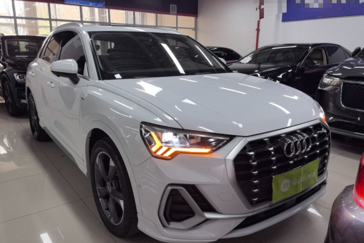 Audi Q3 2023 car image #6
