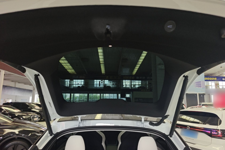 Tesla Model Y 2025 #19 Tesla Model Y 2025 car image #19