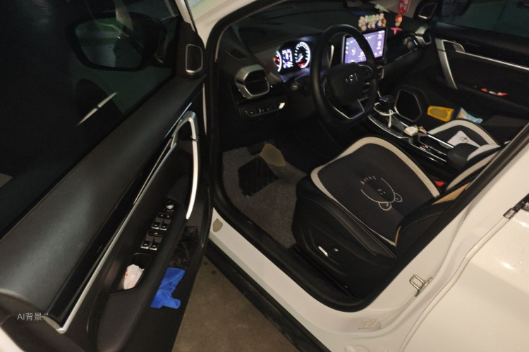 GEELY Coolray 2025 #18 GEELY Coolray 2025 car image #18