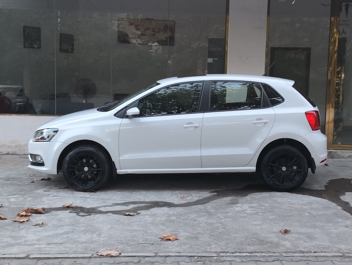 Volkswagen Polo 2016 car image #4