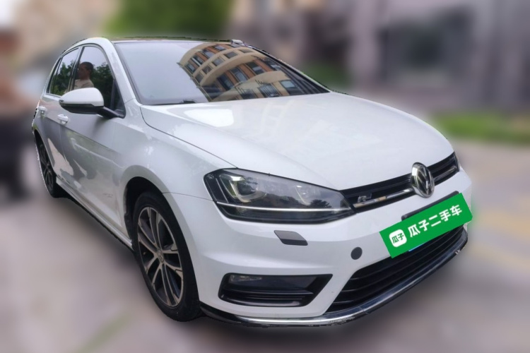 Volkswagen Golf 2018 car image #4