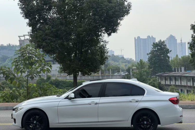BMW 3 Series 2019 immagine di auto #5