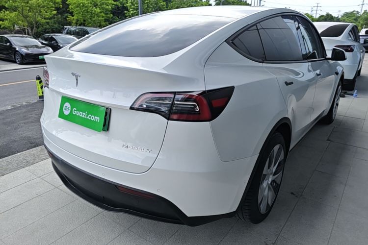 Tesla Model Y 2022 car image #7