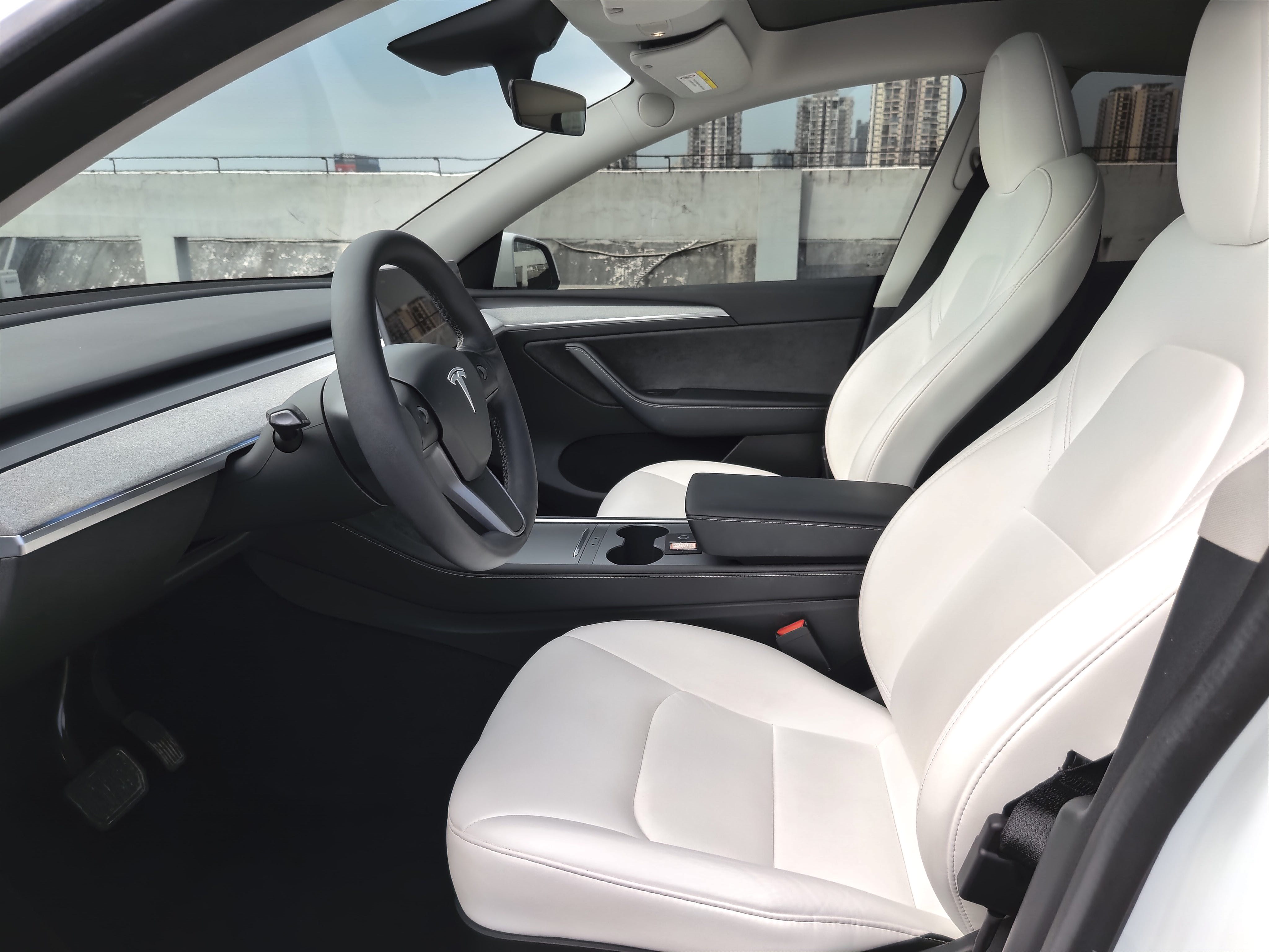 Tesla Model Y 2023 car image #7