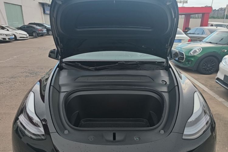 Tesla Model Y 2023 car image #20
