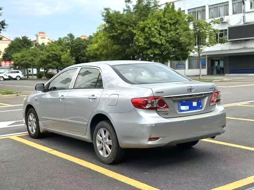 2012 car image #4