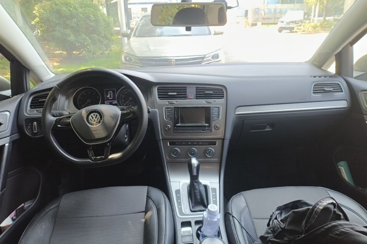 Volkswagen Golf 2016 car image #11