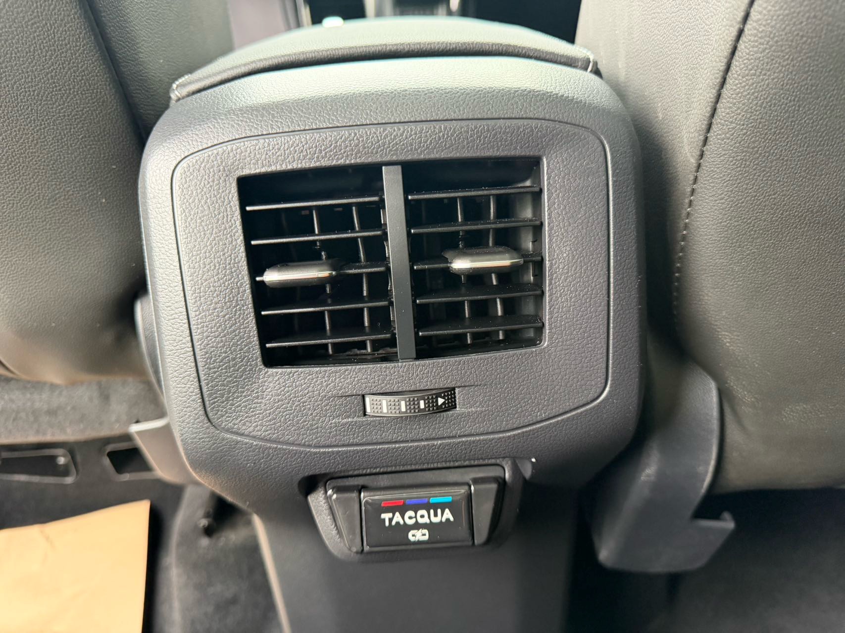 Volkswagen Tacqua 2022 car image #9