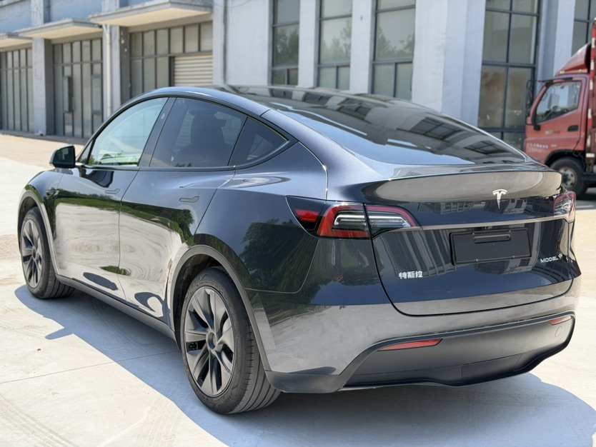 Tesla Model Y 2024 car image #7