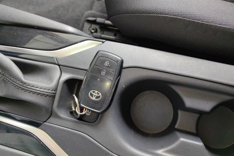 Toyota Corolla Cross 2022 immagine di auto #9