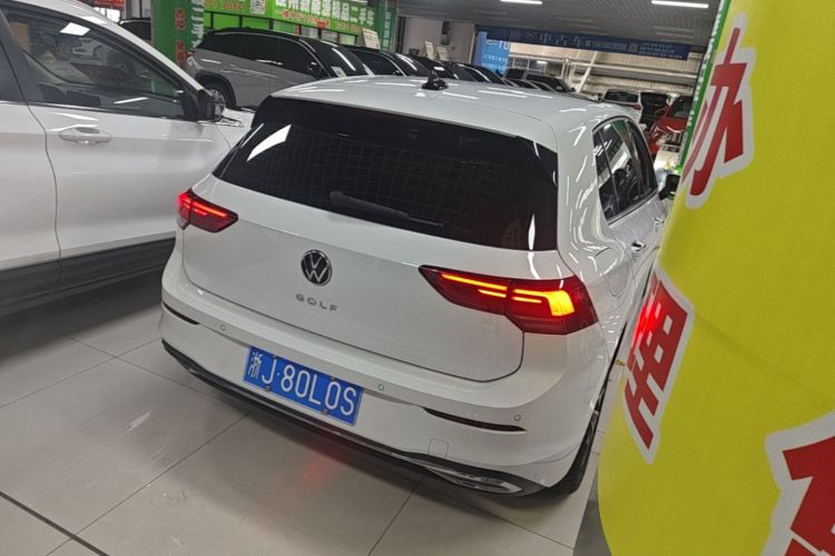 Volkswagen Golf 2023 car image #7