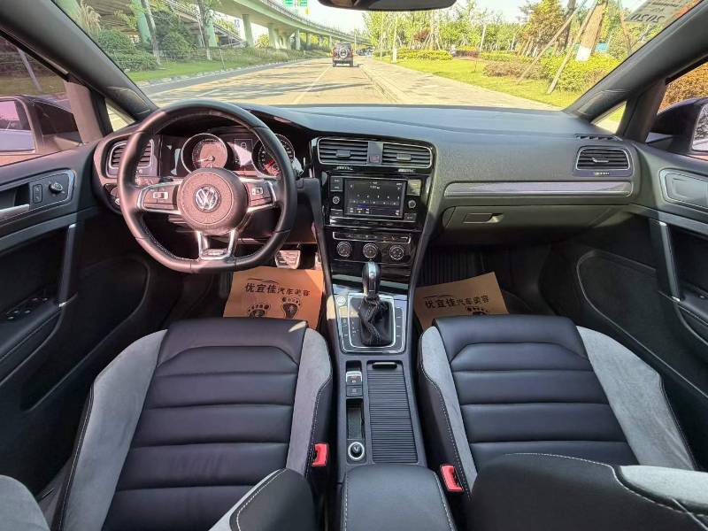 Volkswagen Golf 2018 car image #5