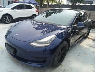 Tesla Model 3 2020 immagine di auto 
