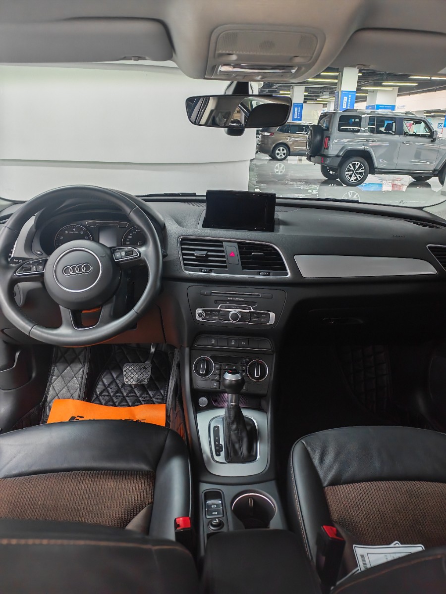 Audi Q3 2018 car image #5