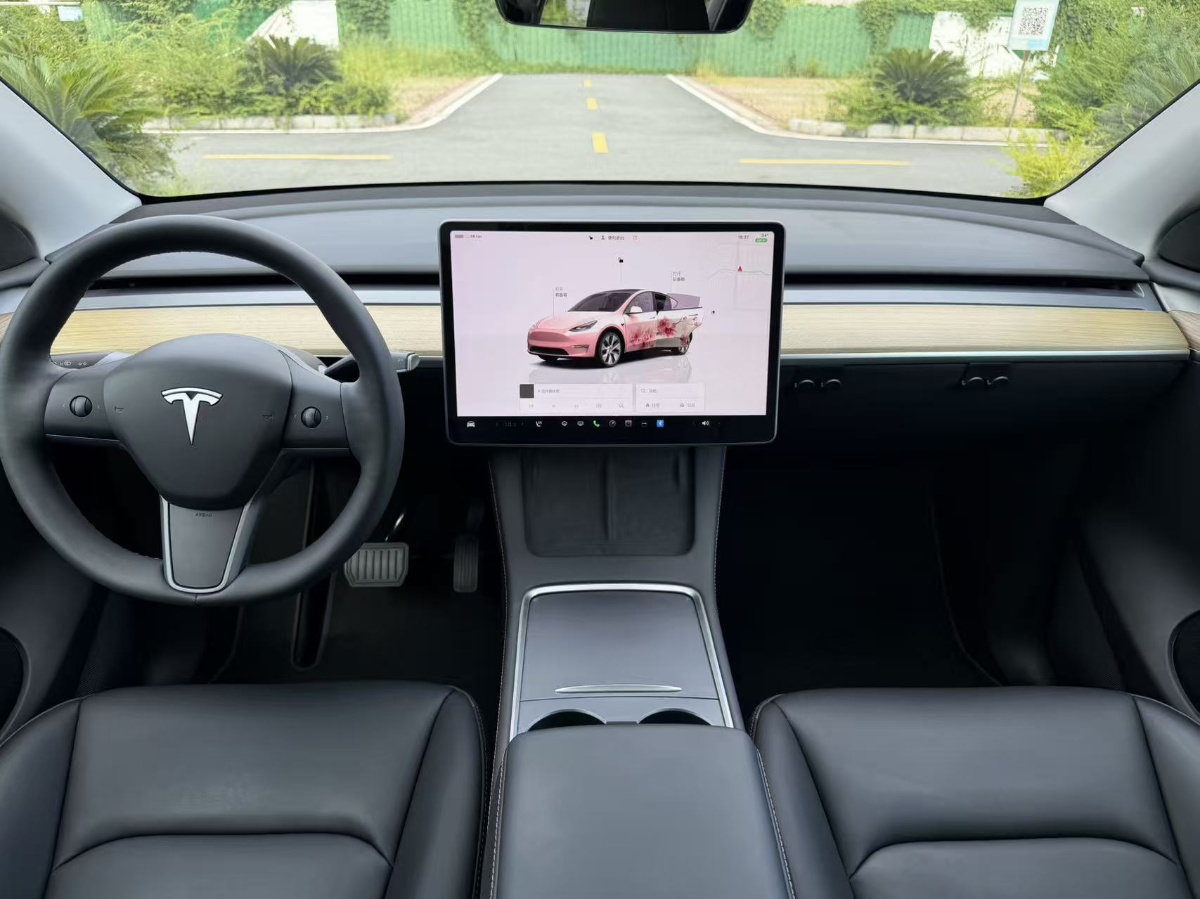 Tesla Model Y 2023 car image #5