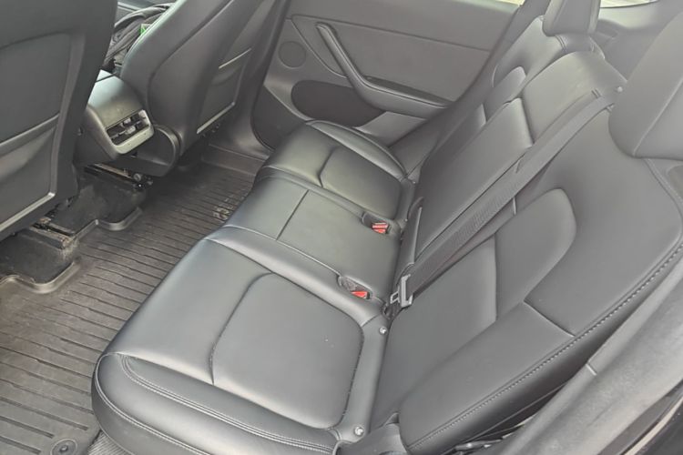 Tesla Model Y 2024 immagine di auto #17
