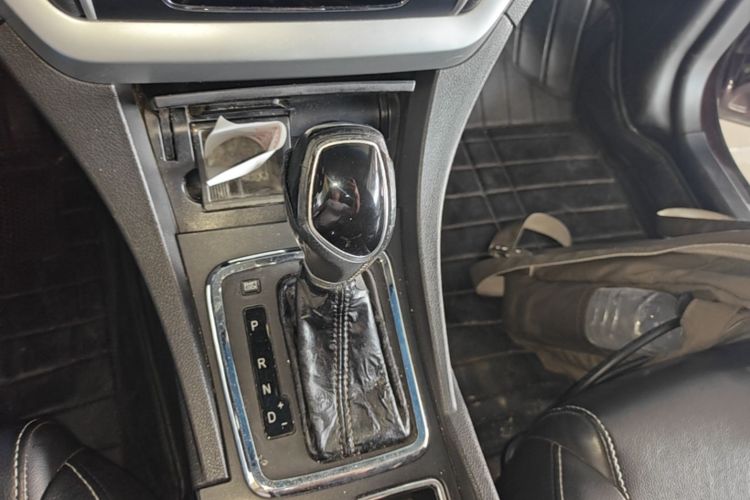 GEELY Emgrand 2016 car image #14