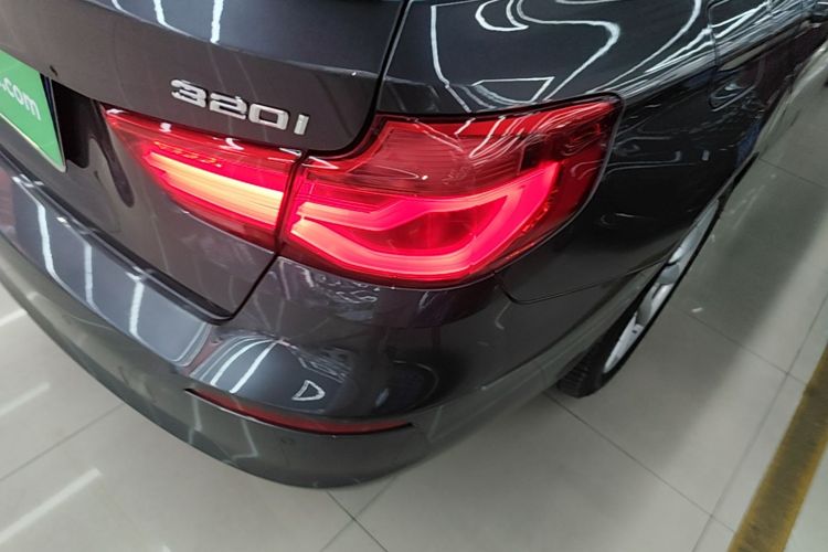 BMW 3 Series GT 2018 imagem de carro #8
