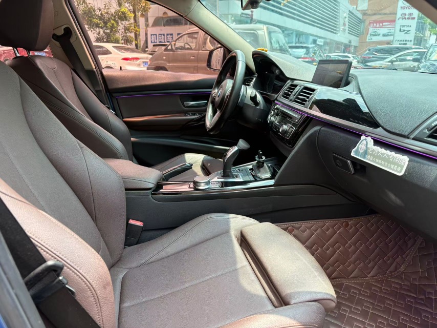 BMW 3 Series 2018 car image #6