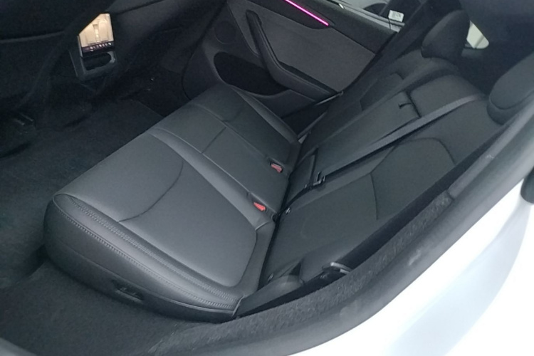 Tesla Model Y 2025 car image #17