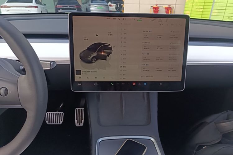 Tesla Model Y 2023 immagine di auto #17