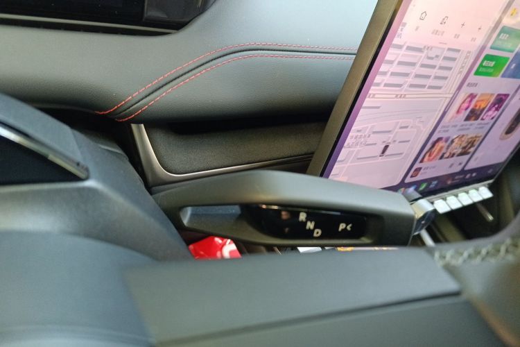 MI SU7 2025 car image #18