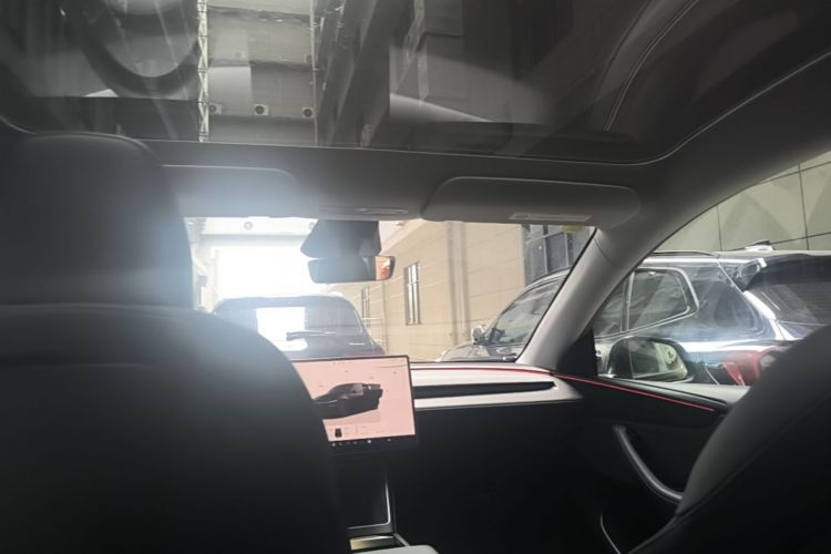 Tesla Model Y 2025 #18 Tesla Model Y 2025 immagine di auto #18