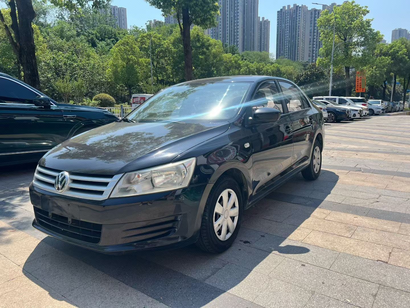 Volkswagen Santana 2013 car image 