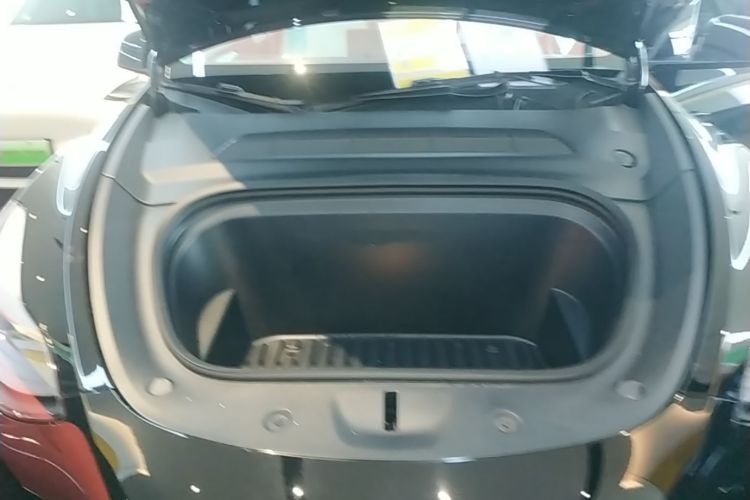Tesla Model Y 2023 #20 Tesla Model Y 2023 car image #20