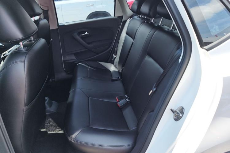 Volkswagen Polo 2018 car image #13