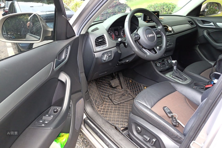 Audi Q3 2018 car image #18