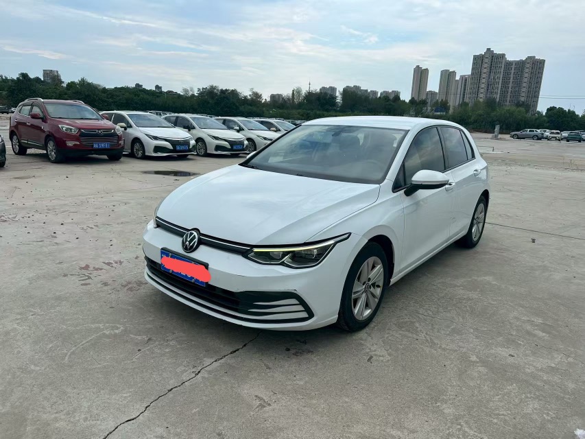 Volkswagen Golf 2023 صورة سيارة 