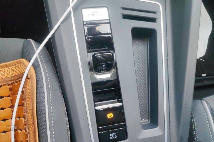 Volkswagen Golf 2025 car image #16