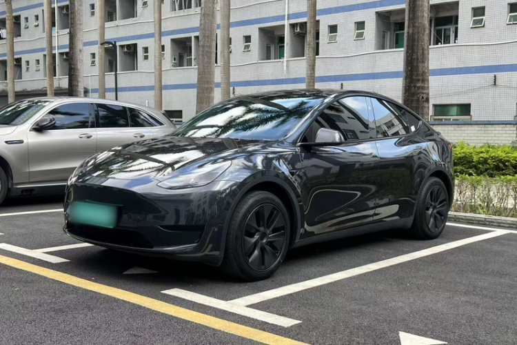 Tesla Model Y 2024 car image #2