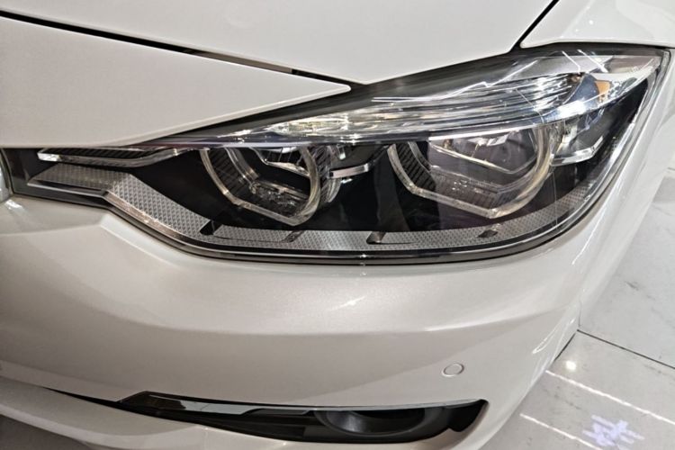 BMW 3 Series 2017 #23 BMW 3 Series 2017 car image #23