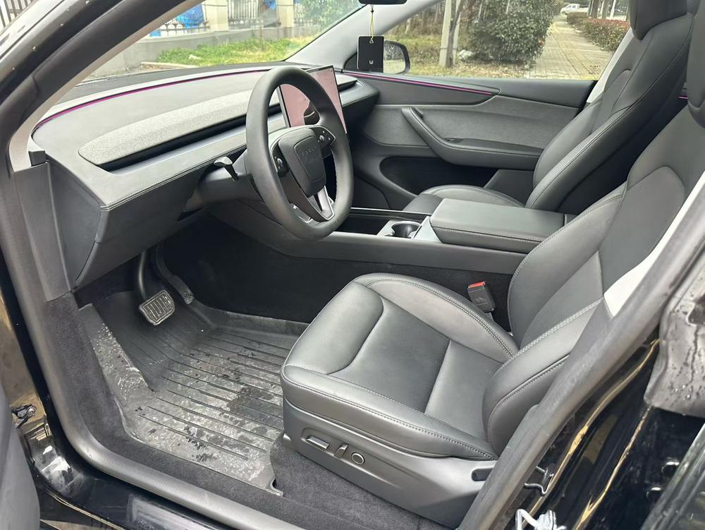 Tesla Model Y 2025 #9 Tesla Model Y 2025 car image #9