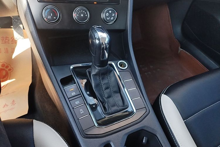 Volkswagen Bora 2023 car image #18