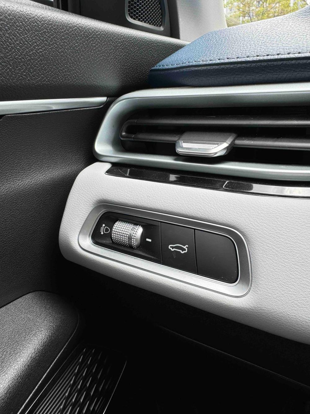GEELY Emgrand 2022 car image #18