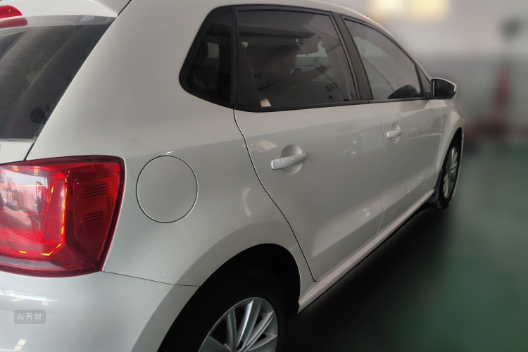Volkswagen Polo 2015 car image #7
