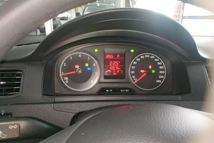Volkswagen Santana 2017 car image #12