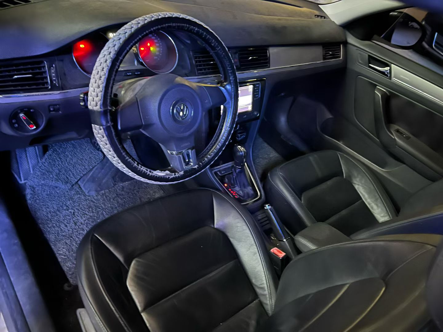 Volkswagen Bora 2014 car image #9