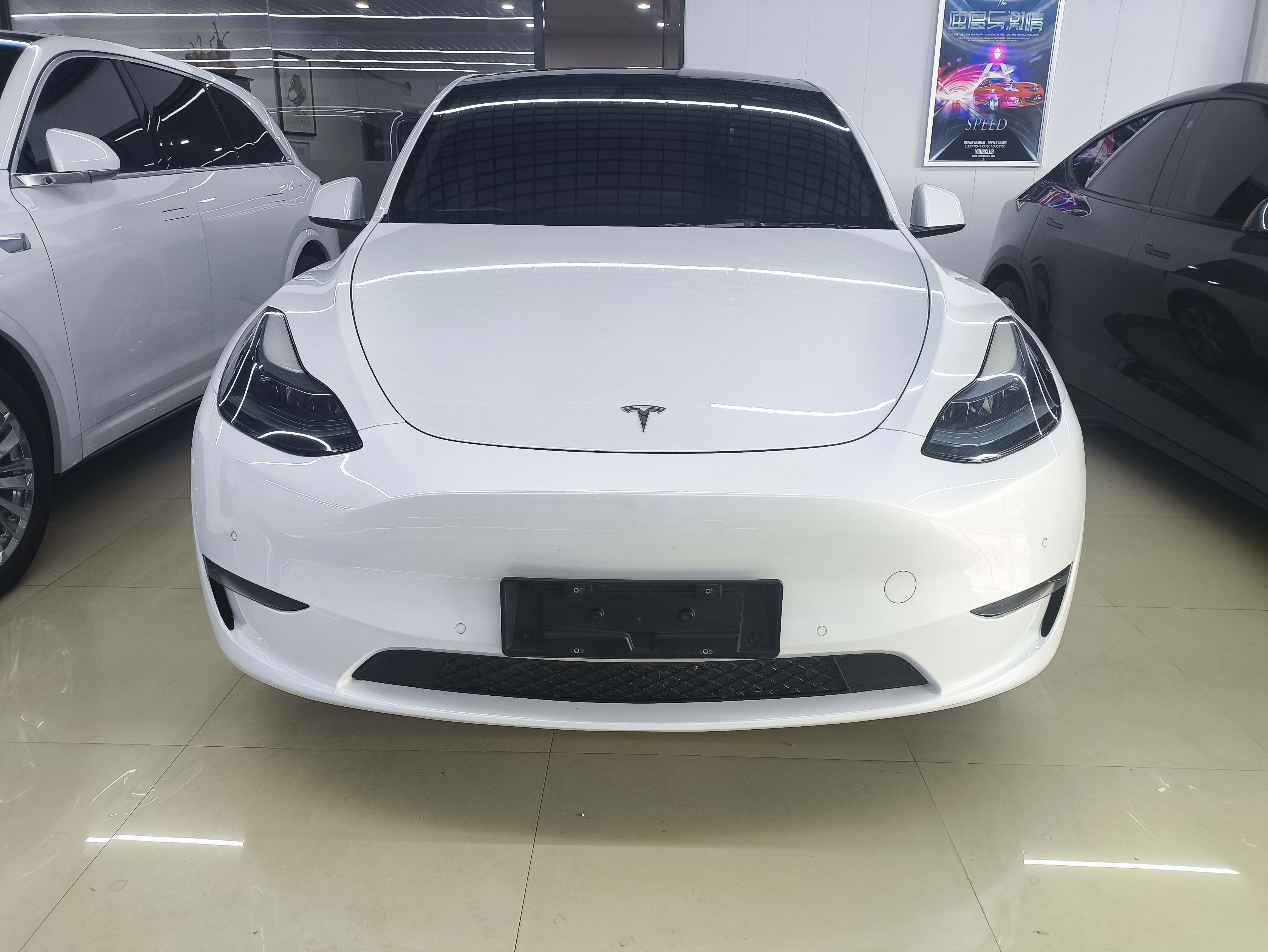 Tesla Model Y 2023 #4 Tesla Model Y 2023 car image #4