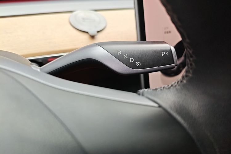 Tesla Model 3 2023 car image #14