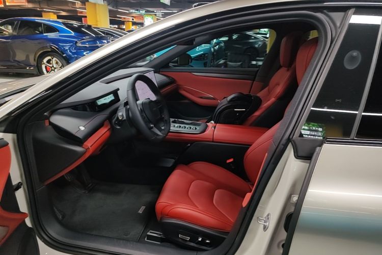 MI SU7 2024 immagine di auto #15