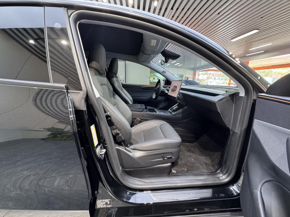 Tesla Model Y 2025 #17 Tesla Model Y 2025 car image #17