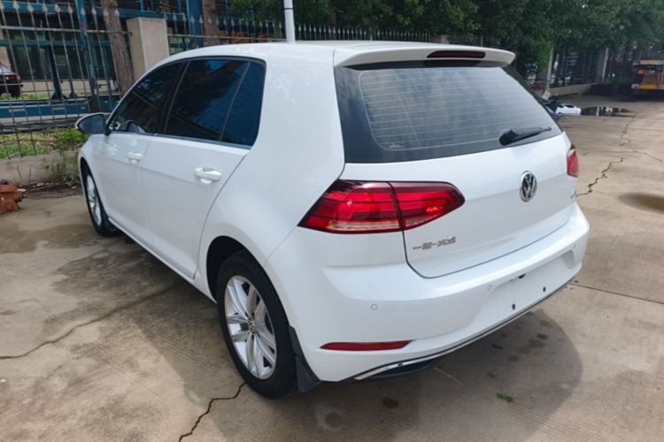Volkswagen Golf 2018 car image #5