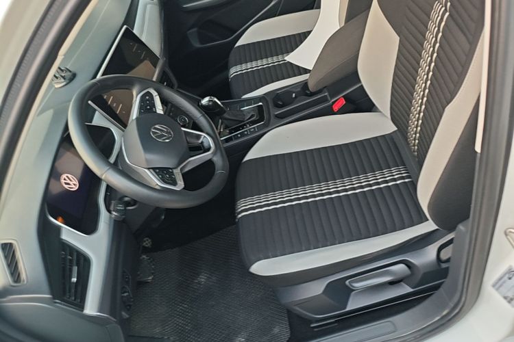 Volkswagen Bora 2024 immagine di auto #15